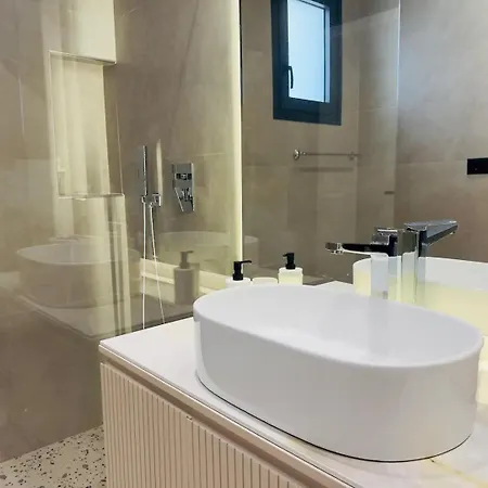 Sea View Luxury Penthouse,3rooms דירה